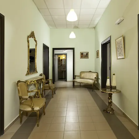 Center House In Rhodes *